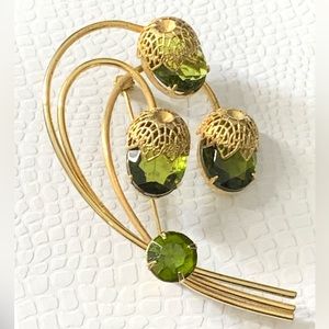 RARE vintage signed Sarah Coventry gold plated Peridot Brooch